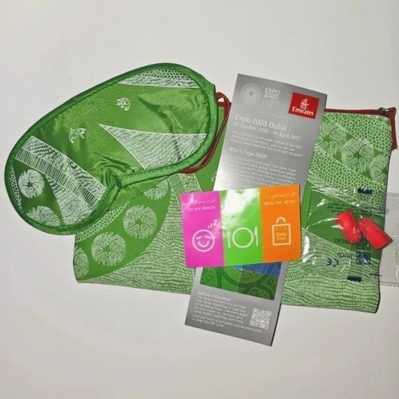 Emirates Travel Bag Zipping Closure With Sleepmask and Earplugs - Picture 3 of 6